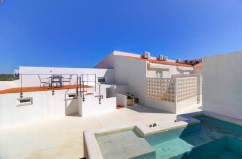 Duplex de Charme em Mosteiro Histórico com Terraço e Vista para o Castelo