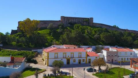 Duplex de Charme em Mosteiro Histórico com Terraço e Vista para o Castelo