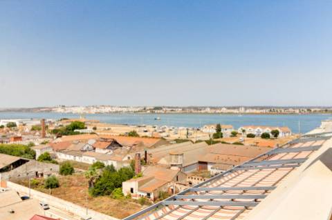 Penthouse de Prestígio com Terraço Panorâmico e Vista Rio e Mar | Vila Real de Santo António