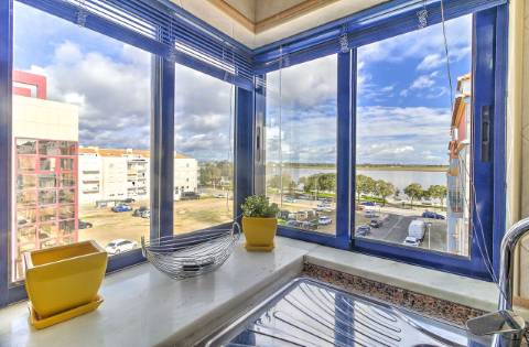 Duplex de prestígio com garagem privativa e vista rio - Vila Real de Santo António