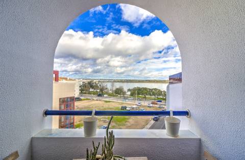 Duplex de prestígio com garagem privativa e vista rio - Vila Real de Santo António