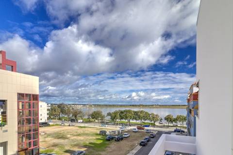 Duplex de prestígio com garagem privativa e vista rio - Vila Real de Santo António