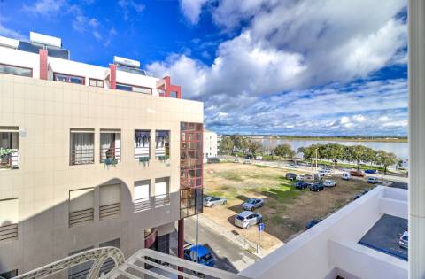 Duplex de prestígio com garagem privativa e vista rio - Vila Real de Santo António