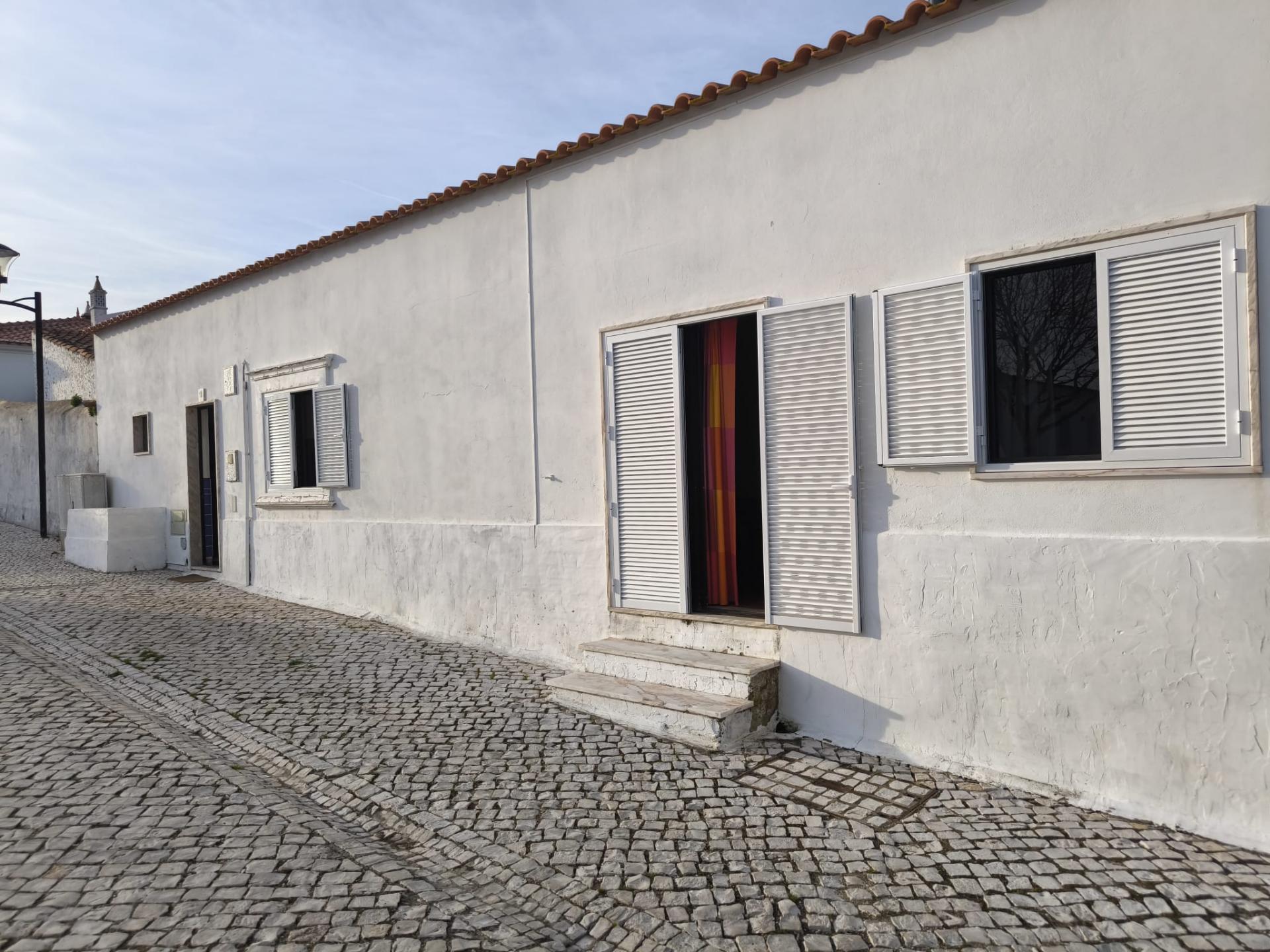 MORADIA T1 - ARRENDAMENTO ANUAL - NO CENTRO DA ALDEIA DO AZINHAL EM CASTRO MARIM - ALGARVE