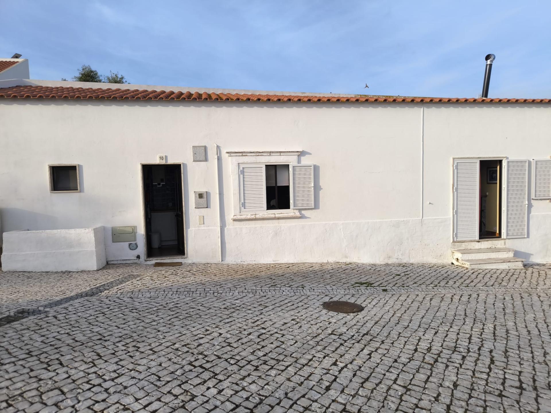 MORADIA T1 - ARRENDAMENTO ANUAL - NO CENTRO DA ALDEIA DO AZINHAL EM CASTRO MARIM - ALGARVE