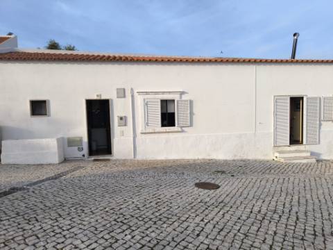 MORADIA T1 - ARRENDAMENTO ANUAL - NO CENTRO DA ALDEIA DO AZINHAL EM CASTRO MARIM - ALGARVE