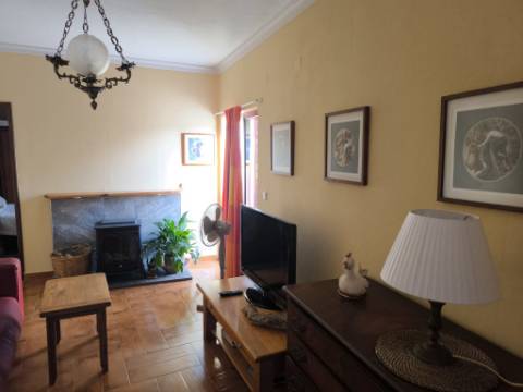 MORADIA T1 - ARRENDAMENTO ANUAL - NO CENTRO DA ALDEIA DO AZINHAL EM CASTRO MARIM - ALGARVE