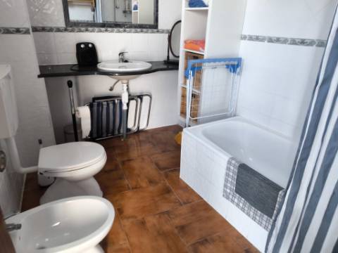 MORADIA T1 - ARRENDAMENTO ANUAL - NO CENTRO DA ALDEIA DO AZINHAL EM CASTRO MARIM - ALGARVE