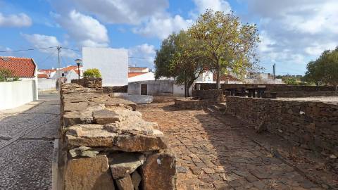 MORADIA T1 - ARRENDAMENTO ANUAL - NO CENTRO DA ALDEIA DO AZINHAL EM CASTRO MARIM - ALGARVE