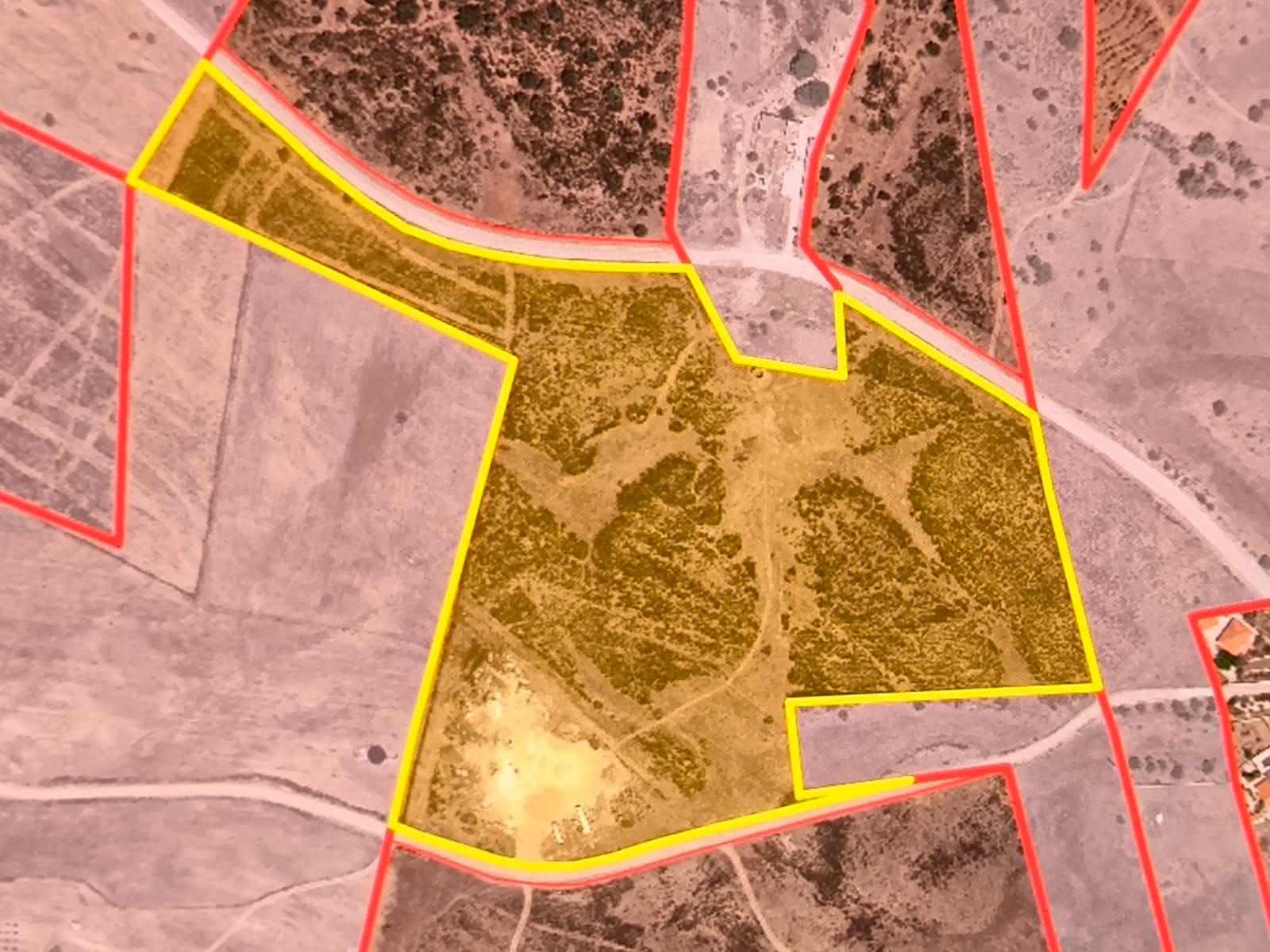 TERRENO COM MOINHO - COM 72.950 M2 - COM POSSIBILIDADE DE CONSTRUÇÃO - HABITAÇÃO E OU TURISMO - PRÓXIMO AO AZINHAL EM CASTRO MARIM - ALGARVE