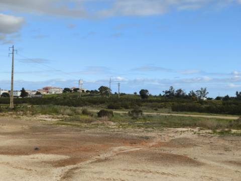 TERRENO COM MOINHO - COM 72.950 M2 - COM POSSIBILIDADE DE CONSTRUÇÃO - HABITAÇÃO E OU TURISMO - PRÓXIMO AO AZINHAL EM CASTRO MARIM - ALGARVE