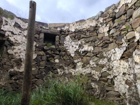 TERRENO COM MOINHO - COM 72.950 M2 - COM POSSIBILIDADE DE CONSTRUÇÃO - HABITAÇÃO E OU TURISMO - PRÓXIMO AO AZINHAL EM CASTRO MARIM - ALGARVE