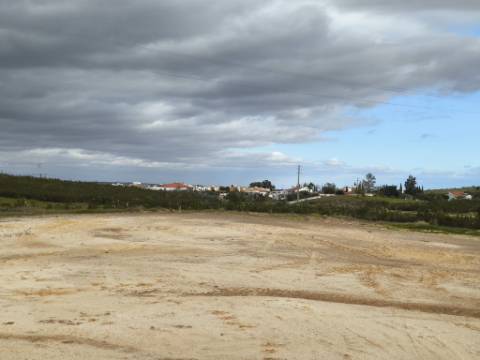 TERRENO COM MOINHO - COM 72.950 M2 - COM POSSIBILIDADE DE CONSTRUÇÃO - HABITAÇÃO E OU TURISMO - PRÓXIMO AO AZINHAL EM CASTRO MARIM - ALGARVE