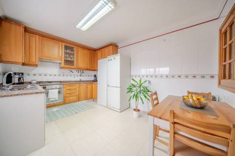 Apartamento T3 Transformado em T2 e T1 - VRSA