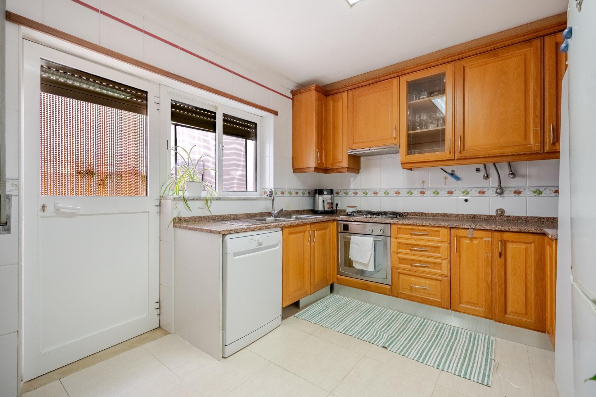 Apartamento T3 Transformado em T2 e T1 - VRSA