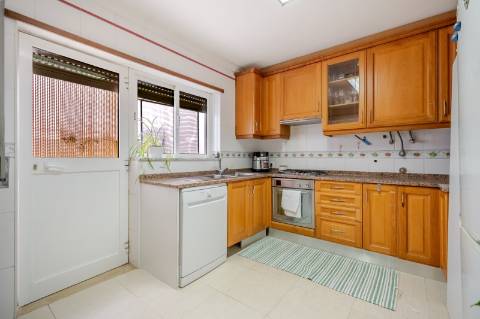 Apartamento T3 Transformado em T2 e T1 - VRSA