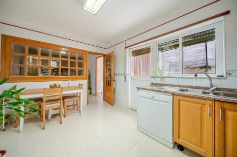 Apartamento T3 Transformado em T2 e T1 - VRSA