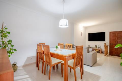 Apartamento T3 Transformado em T2 e T1 - VRSA