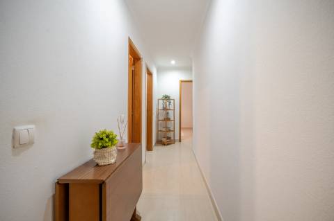 Apartamento T3 Transformado em T2 e T1 - VRSA