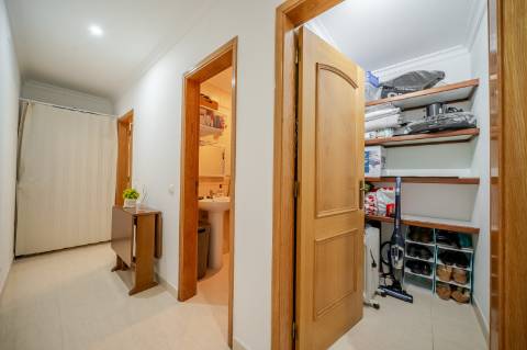 Apartamento T3 Transformado em T2 e T1 - VRSA