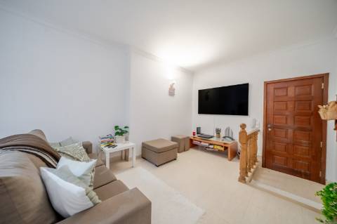 Apartamento T3 Transformado em T2 e T1 - VRSA