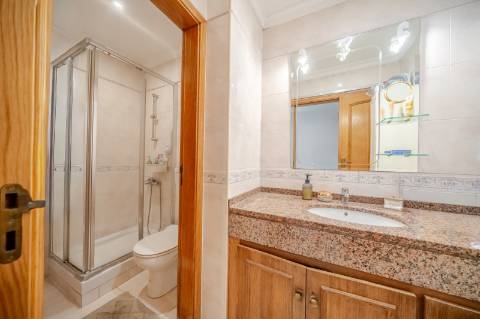 Apartamento T3 Transformado em T2 e T1 - VRSA