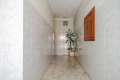 Apartamento T3 Transformado em T2 e T1 - VRSA