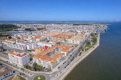 Apartamento T3 Transformado em T2 e T1 - VRSA