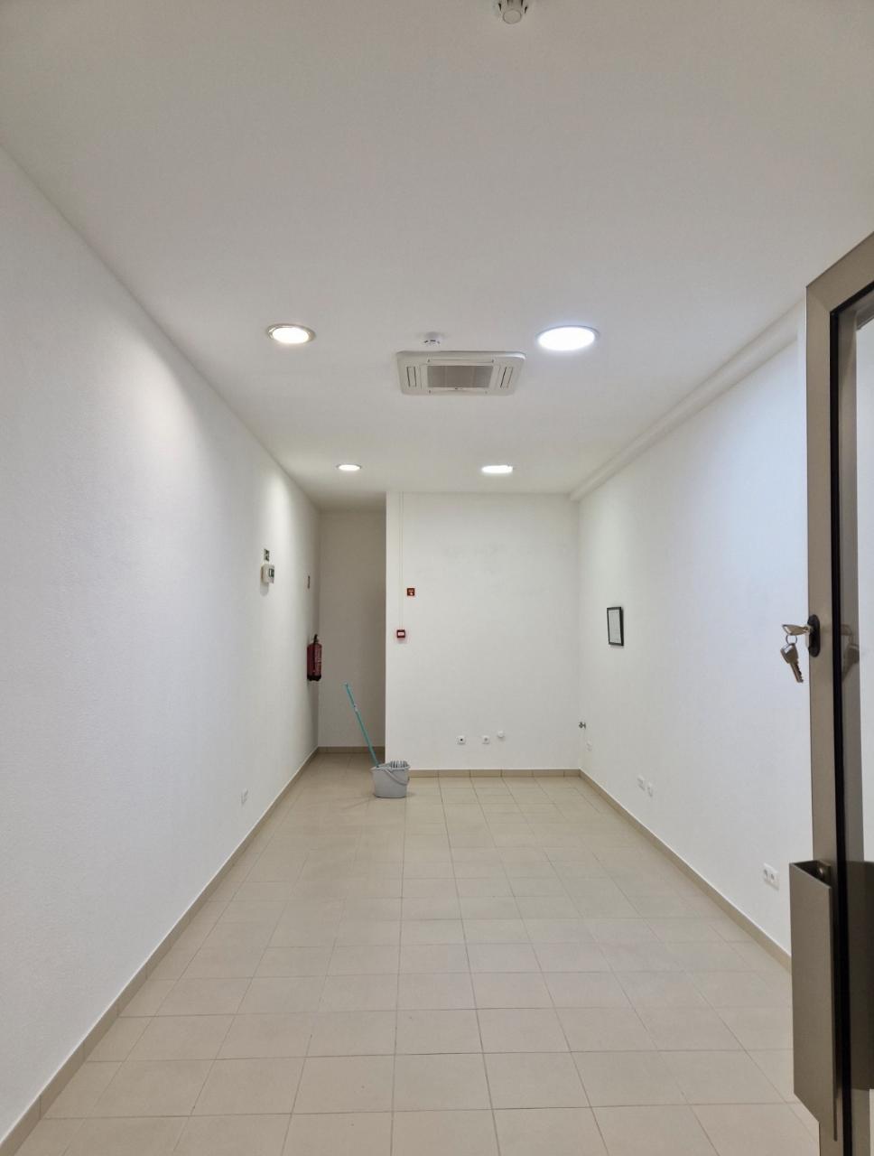 Loja em Monte Gordo - 400m da Praia