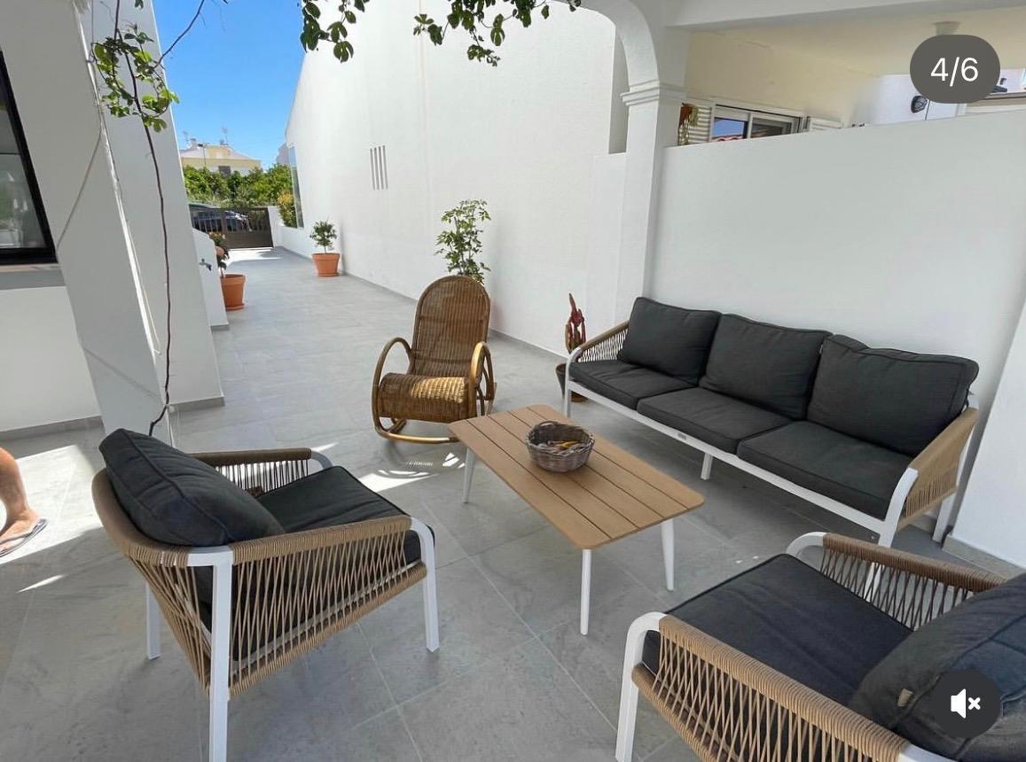 Moradia V2+2 Manta Rota com Piscina situada a 800 mts da Praia para Arrendamento Sazonal de Outubro a Maio