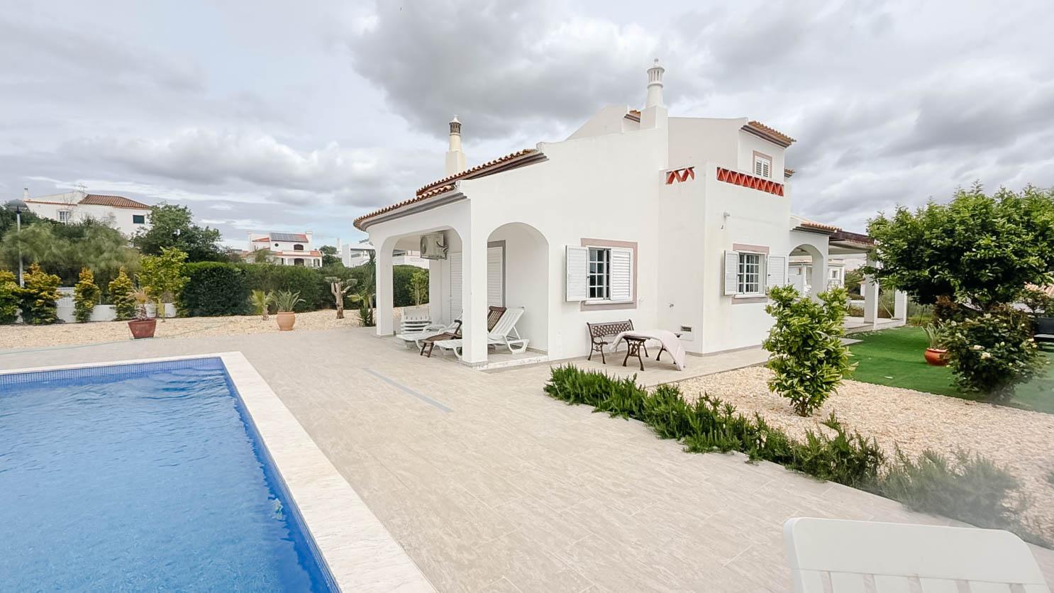 Moradia T3 com Pátio e Piscina em Quinta do Sobral, Castro Marim