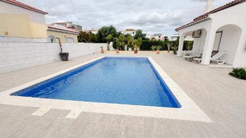 Moradia T3 com Pátio e Piscina em Quinta do Sobral, Castro Marim