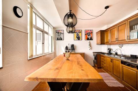 Apartamento T2 com vistas panorâmicas sobre o rio e o oceano