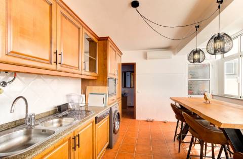 Apartamento T2 com vistas panorâmicas sobre o rio e o oceano