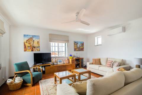 Apartamento T2 com vistas panorâmicas sobre o rio e o oceano