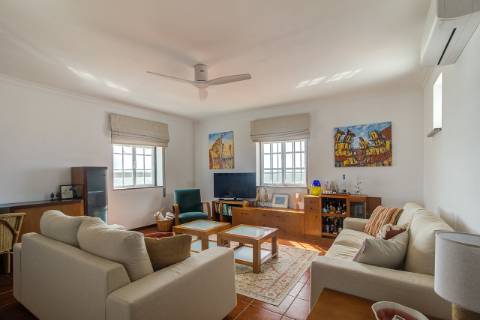 Apartamento T2 com vistas panorâmicas sobre o rio e o oceano