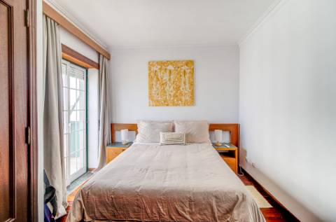 Apartamento T2 com vistas panorâmicas sobre o rio e o oceano