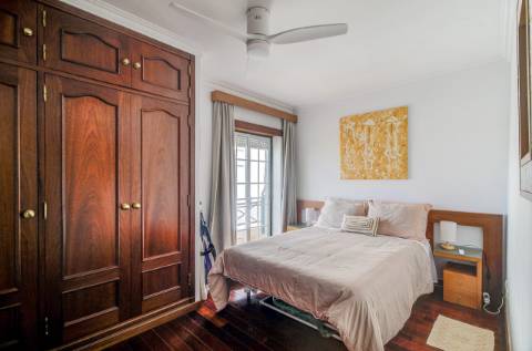 Apartamento T2 com vistas panorâmicas sobre o rio e o oceano