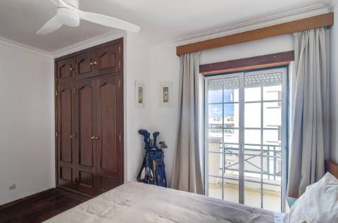 Apartamento T2 com vistas panorâmicas sobre o rio e o oceano