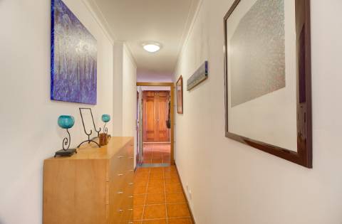 Apartamento T2 com vistas panorâmicas sobre o rio e o oceano