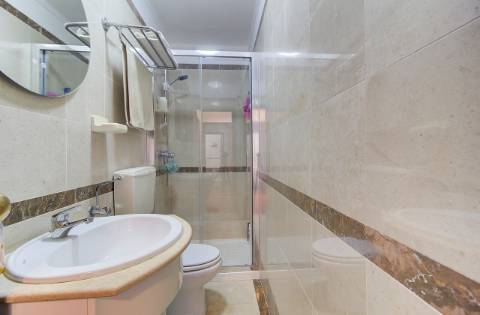 Apartamento T2 com vistas panorâmicas sobre o rio e o oceano