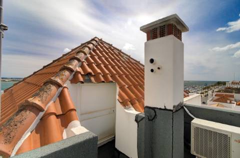 Apartamento T2 com vistas panorâmicas sobre o rio e o oceano