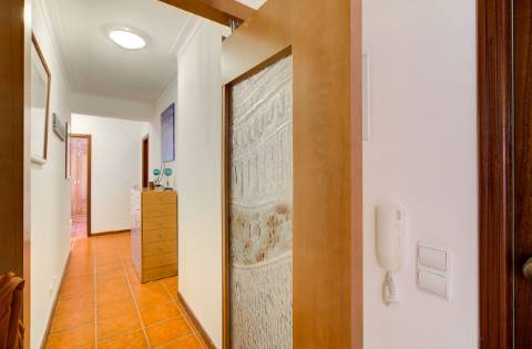 Apartamento T2 com vistas panorâmicas sobre o rio e o oceano