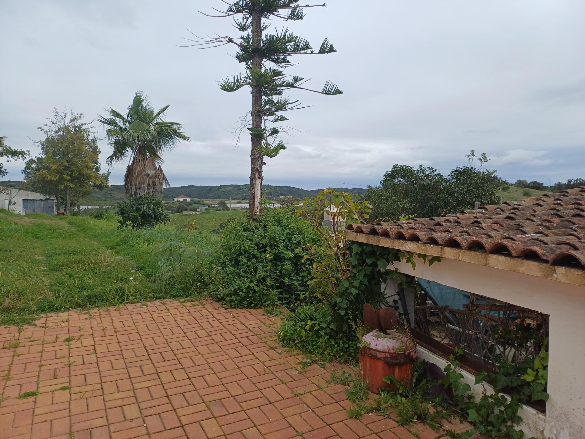 Casa Térrea T2 mobilada com vista sob o Rio Guadiana para Arrendamento Anual.