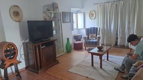 Casa Térrea T2 mobilada com vista sob o Rio Guadiana para Arrendamento Anual.