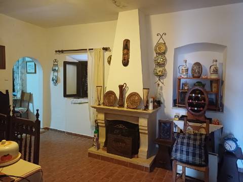 Casa Térrea T2 mobilada com vista sob o Rio Guadiana para Arrendamento Anual.