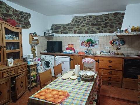 Casa Térrea T2 mobilada com vista sob o Rio Guadiana para Arrendamento Anual.