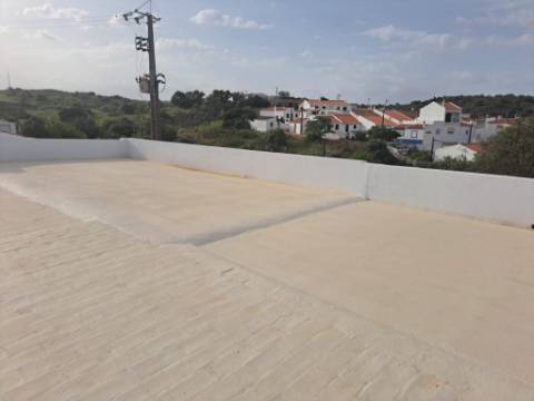 Casa Térrea T2 mobilada com vista sob o Rio Guadiana para Arrendamento Anual.