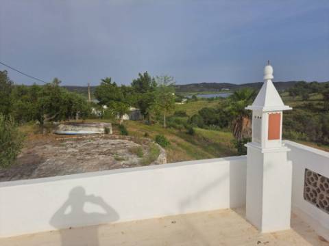 Casa Térrea T2 mobilada com vista sob o Rio Guadiana para Arrendamento Anual.