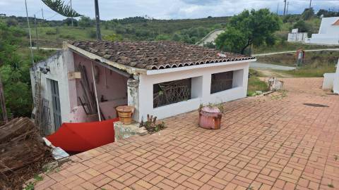 Casa Térrea T2 mobilada com vista sob o Rio Guadiana para Arrendamento Anual.